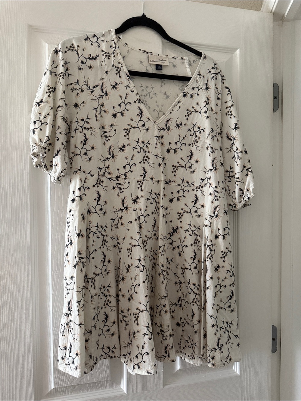 Universal Thread Floral V-Neck Short Sleeve Dress